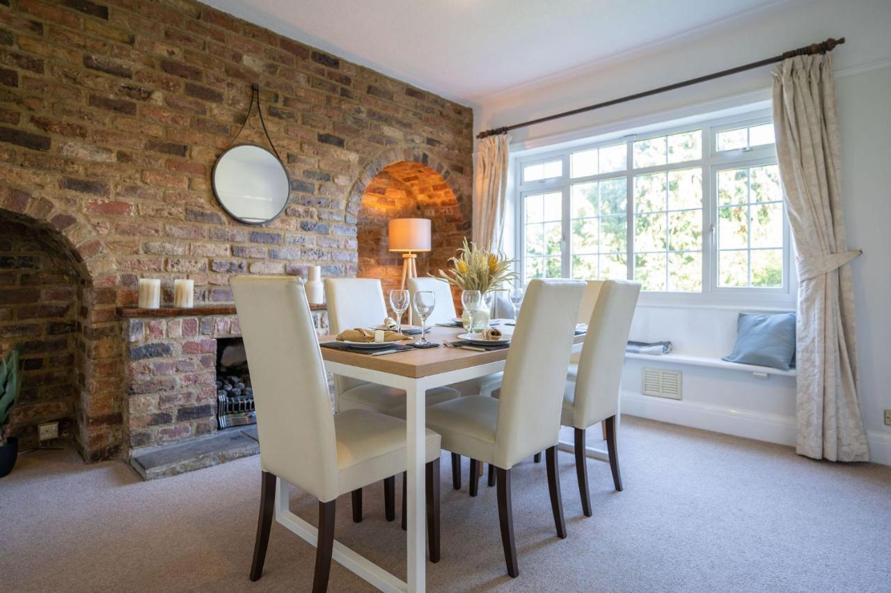 Beautiful Detached Home In Quaint Village Setting Wetherby Eksteriør bilde